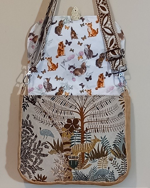 Sac bandoulière 260209 tissu forêt chat brodé suédine beige.2