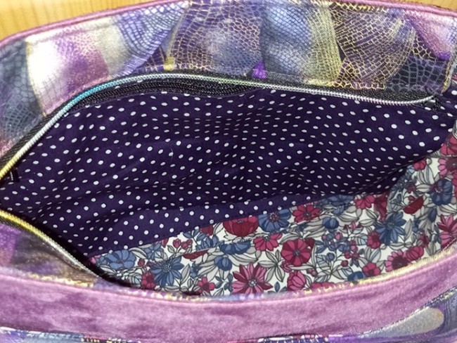 Besace 260040 suédine et tissu plumes violines.4