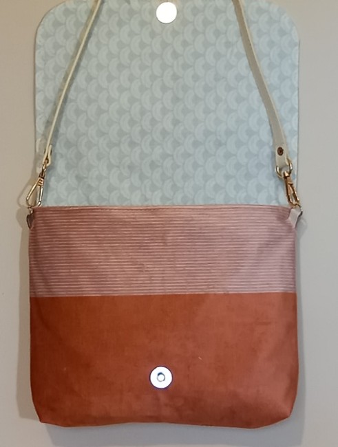 Sac enfant 250213 tissu rabat chat et 2 coccinelles brodés.2