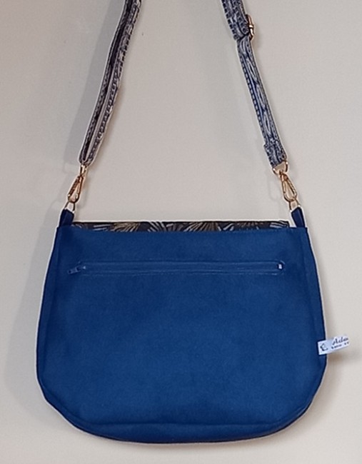 Besace 250032 suédine bleue rabat bleu et doré.3