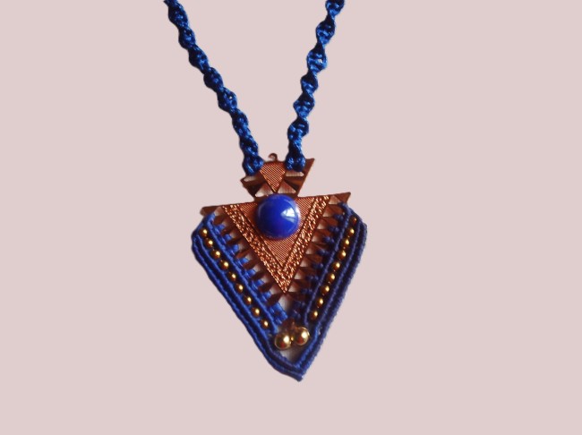 Pendentif micromacramé d'inspiration aztèque