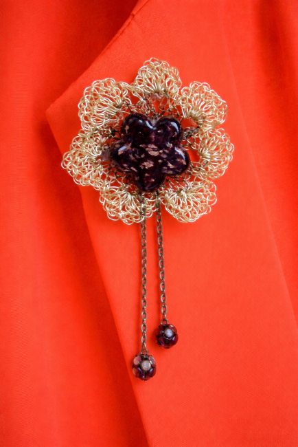 broche fleur fil de cuivre crocheté pierre violette fait main