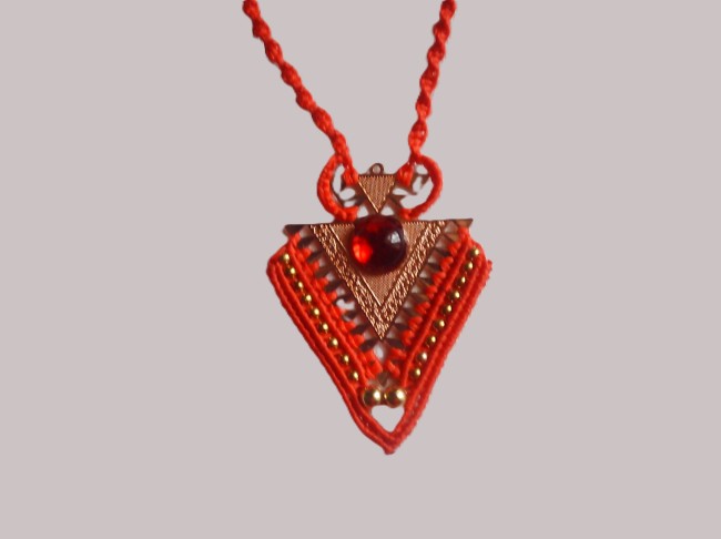Pendentif micromacramé d'inspiration aztèque