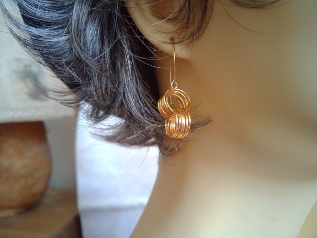 Boucles d'oreilles wire wrapping tourbillon doré