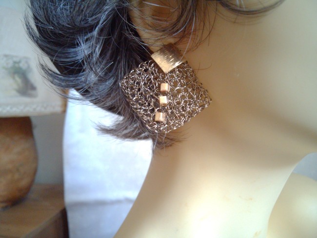 Boucles oreilles carrées cuivre crocheté
