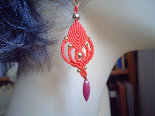 boucles oreilles macramé fait main perles dorées acier inoxydable bijou artisanal rouge