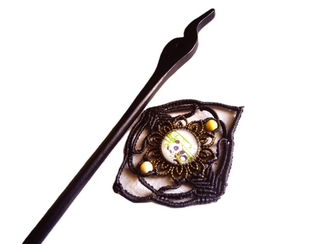 Épingle à cheveux en macramé avec cabochon panda, bijou artisanal bohème