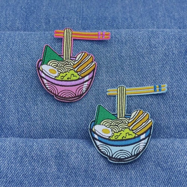 Ecusson ramen pour personnaliser vos tenues et accessoires Patch thermocollant ramen bleu ou rose au choix