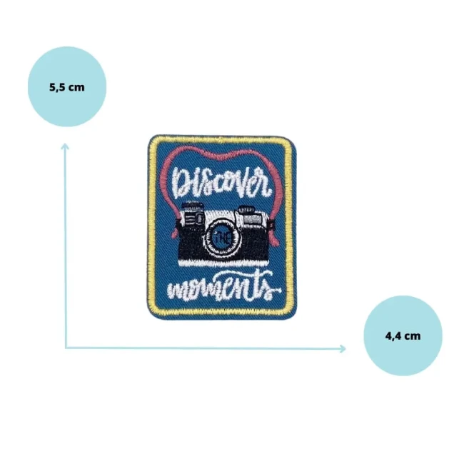 Dimensions du patch brodé Discover Moments 5,5 x 4,4 cm