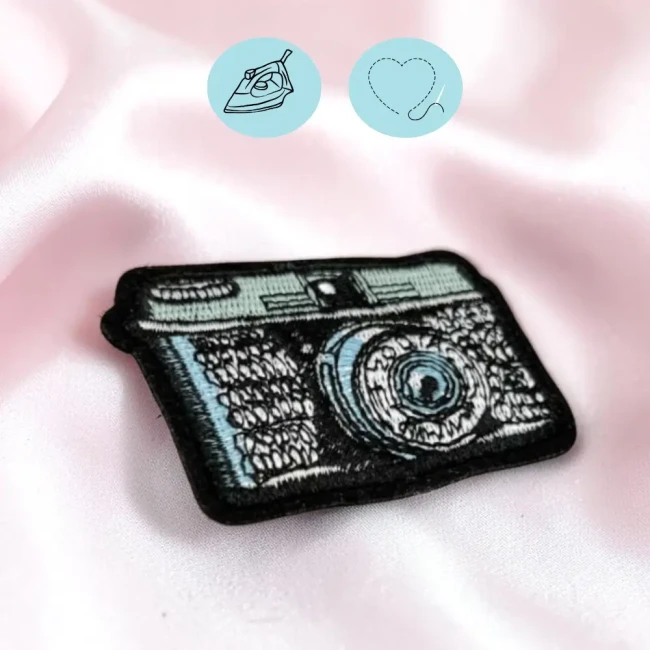 Patch brodé original à coller ou à coudre sur une veste ou un jean Patch appareil photo vintage thermocollant sur tissu rose
