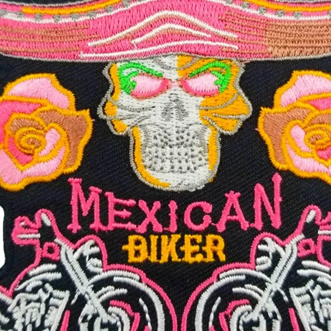 Balise ALT  Gros plan sur la broderie du patch Mexican Biker