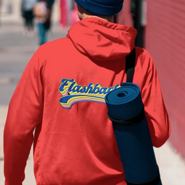 Exemple de placement du patch Flashback sur un sweatshirt Grand écusson Flashback à coudre sur veste