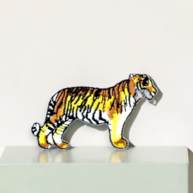 Écusson thermocollant tigre en marche Patch brodé représentant un tigre en marche