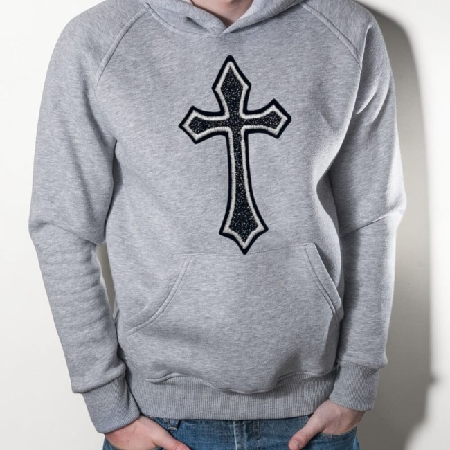 Patch brodé croix gothique – fil argent 