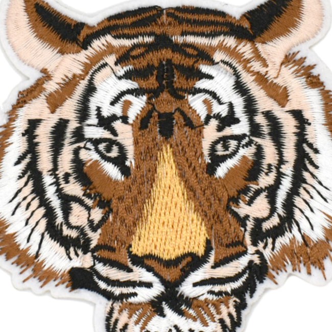Zoom patch brodé marron tigre du Bengale – broderie réaliste