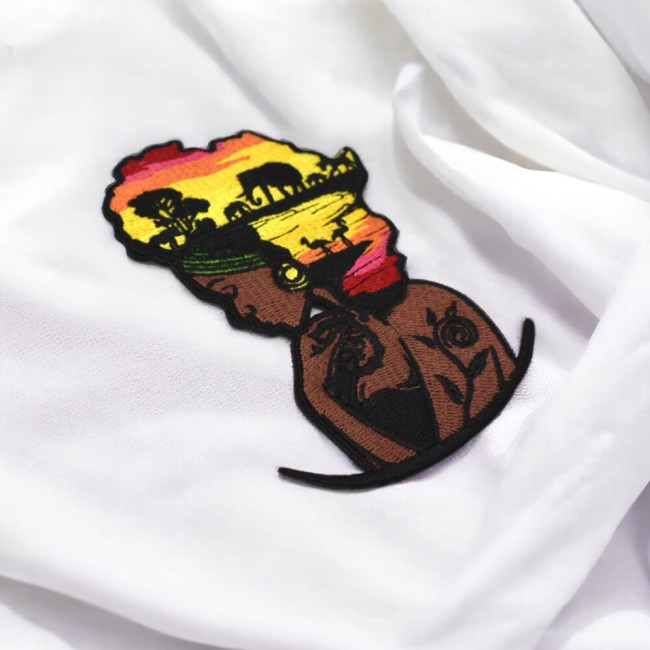 patch silhouette femme noire brodée