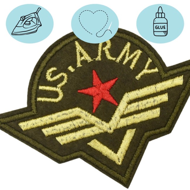 Zoom sur patch brodé US ARMY kaki à coudre ou à thermocoller Détail de broderie : étoile rouge et ailes dorées