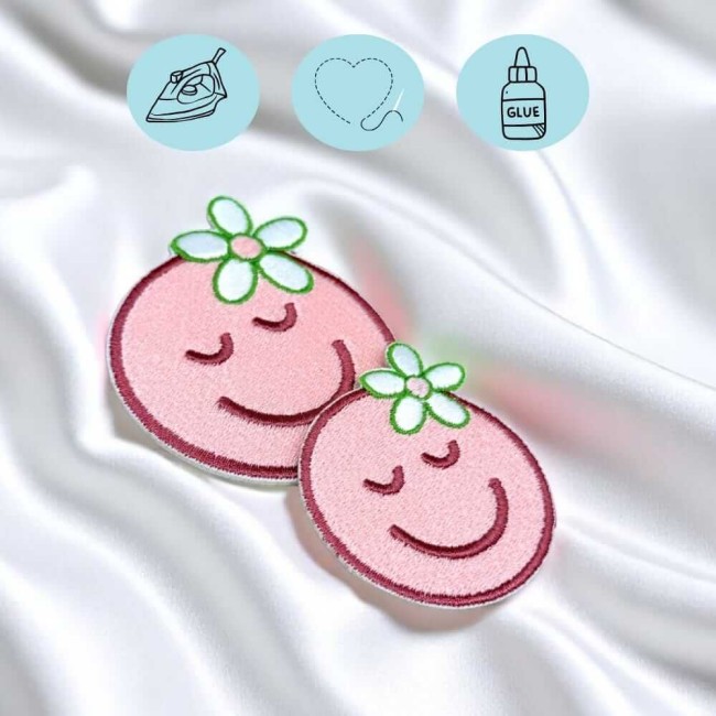 Patch brodé smiley rétro avec petite fleur à thermocoller ou à coudre