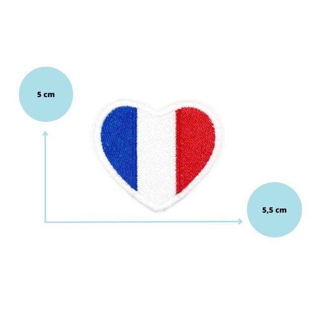 Patch cœur France avec ses dimensions 5,5 x 5 cm mises en avant, illustrant sa finesse et sa découpe précise.
