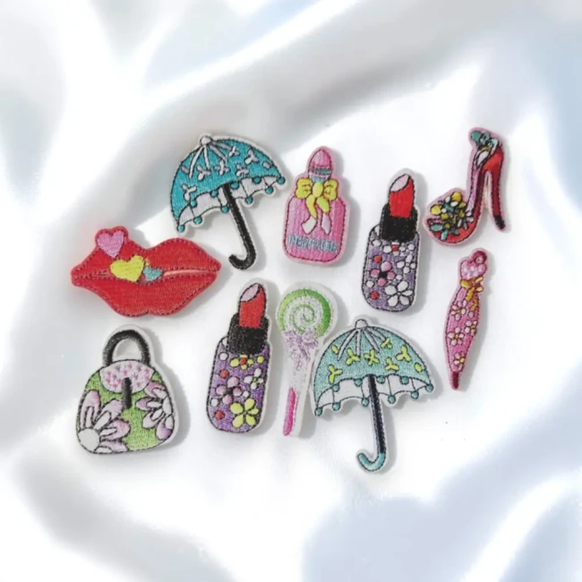 Écussons brodés parfum lèvres sac escarpin et parapluies Lot de 10 patchs brodés thermocollants motifs pop