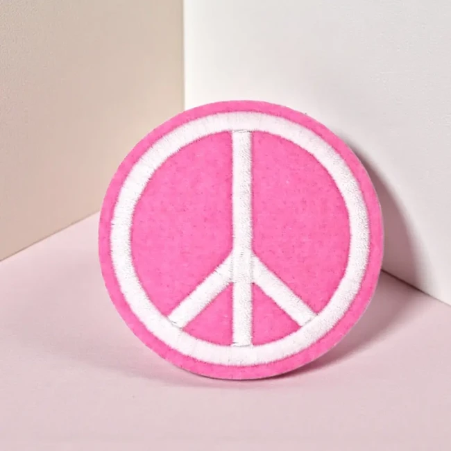 Écusson thermocollant Peace and Love rose et blanc patch brodé peace and love rose blanc