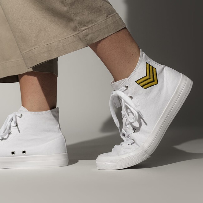 Customisation sur des sneakers