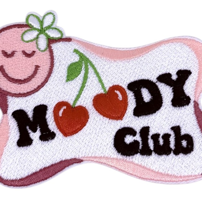 Zoom sur le patch brodé moody club