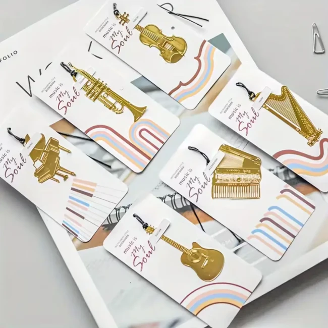 Collection de signets musicaux en métal doré