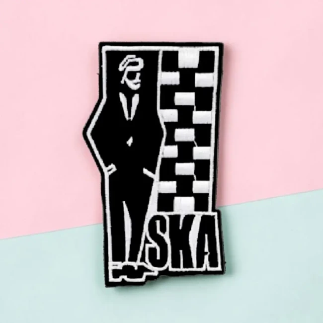 ce patch rocksteady brodé est parfait pour personnaliser vos vêtements et accessoires Patch brodé