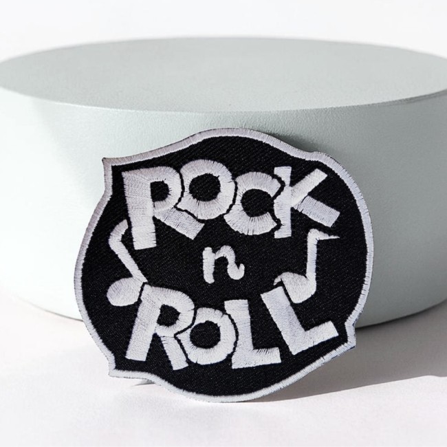 patch brodé noir avec inscription Rock n Roll