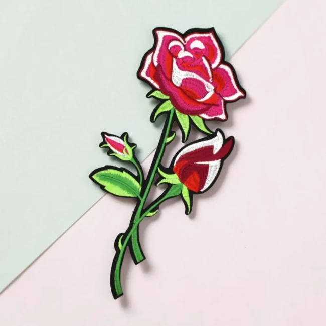 Ecusson fleur rose fuschia Grand rose brodée