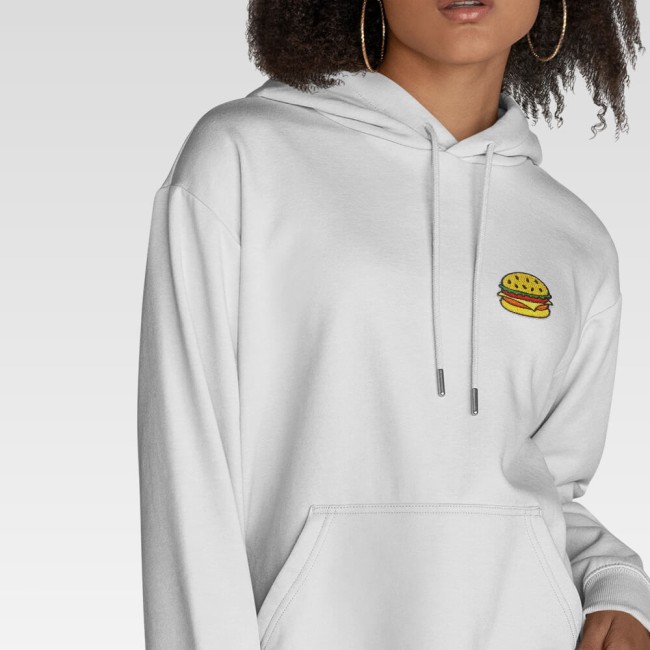 Patch brodé hamburger sur un sweat blanc