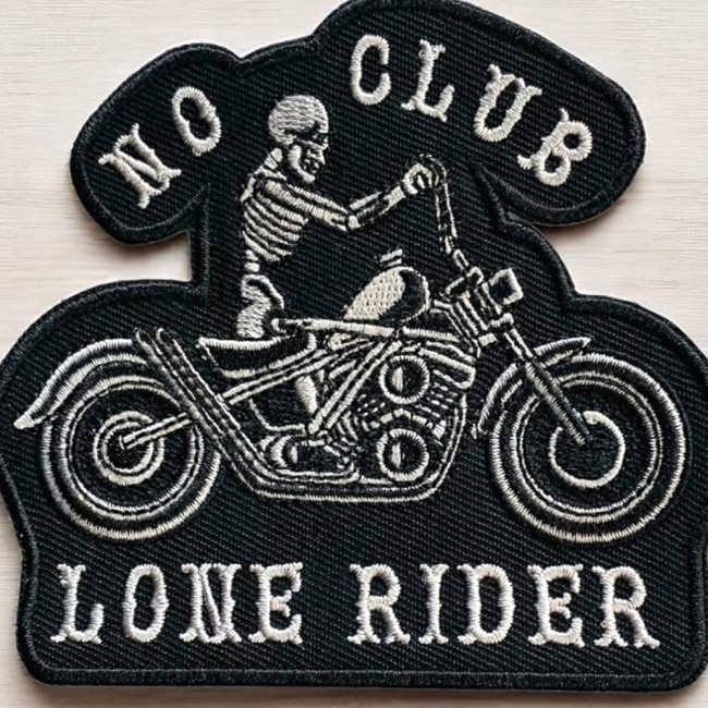 Détail du motif crâne et inscription Lone Rider