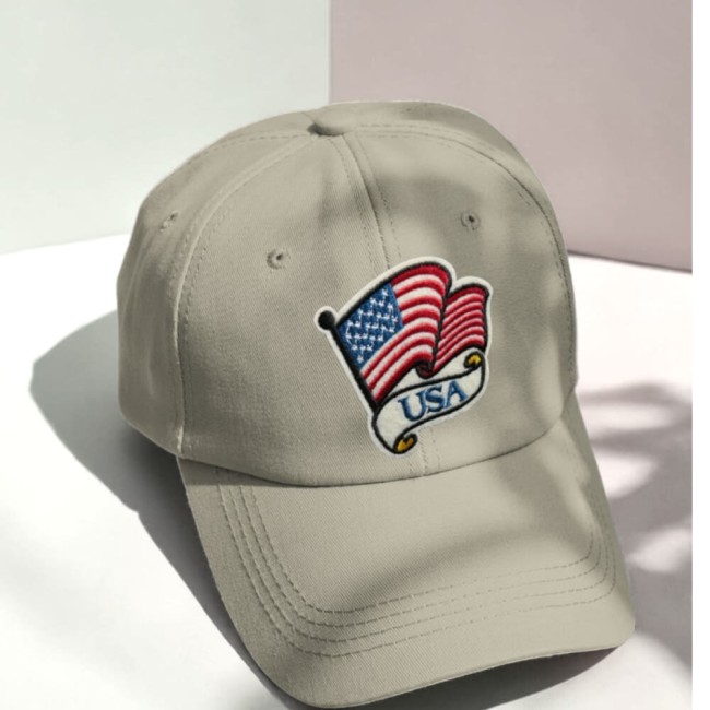 Ecusson brodé Etats-Unis drapeau sur une casquette beige