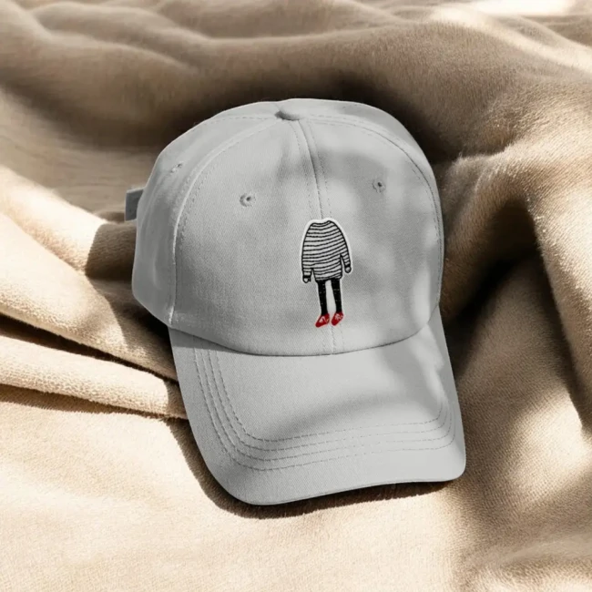 Patch brodé personnage en marinière sur casquette Patch silhouette en marinière thermocollé sur une casquette