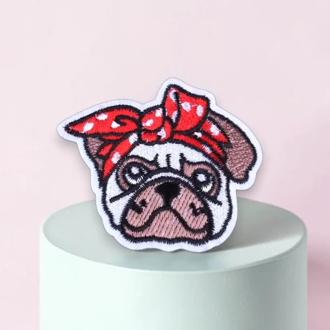 Écusson thermocollant bouledogue bandana rouge Patch brodé bouledogue avec bandana rouge