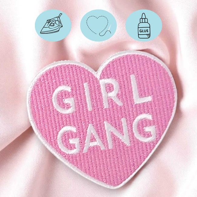 Patch brodé thermocollant GIRL GANG rose en forme de cœur