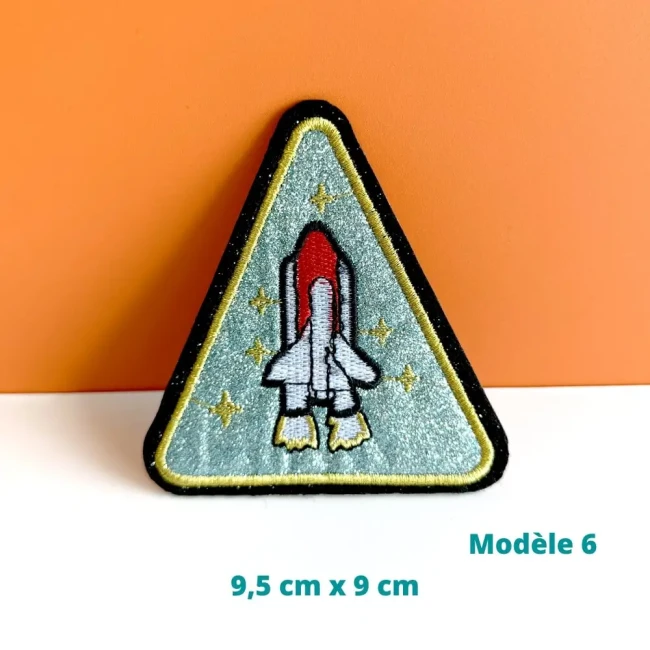 fusée sur fond pailleté brodée, 9,5 x 9 cm Écusson espace thermocollant