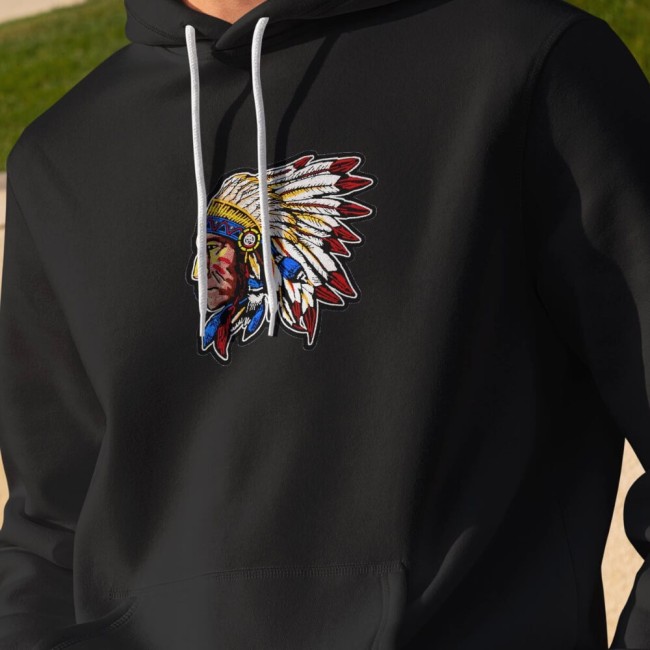 Ecusson indien prêt à poser sur vêtement noir sur la poitrine Patch Chef Indien sur un hoodie homme