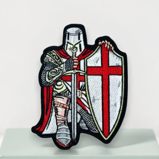 Patch brodé chevalier templier en armure avec croix rouge