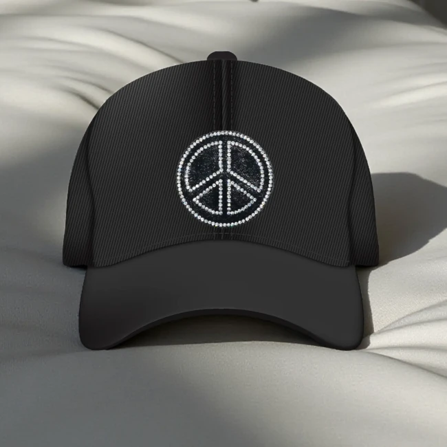 Motif thermocollant peace and love en strass sur une casquette