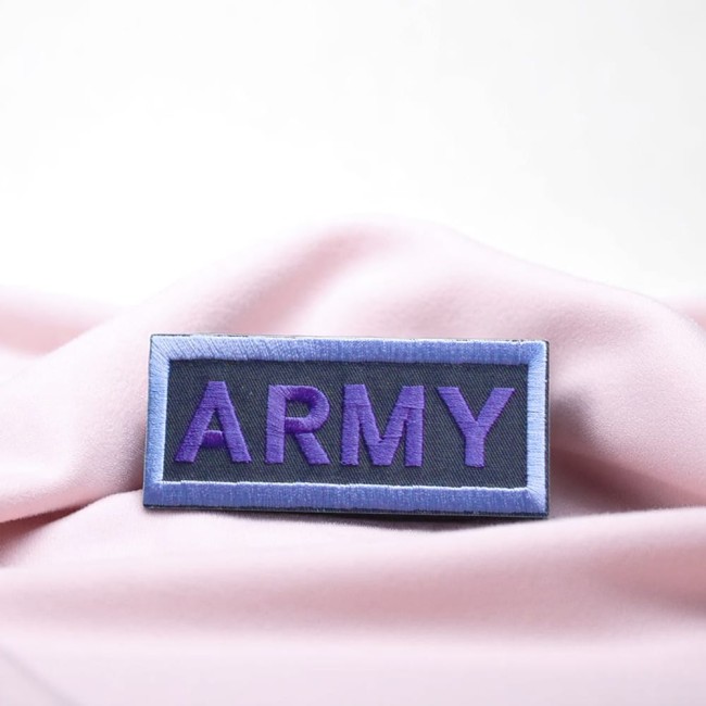 Ecusson ARMY BTS noir mauve brodé 