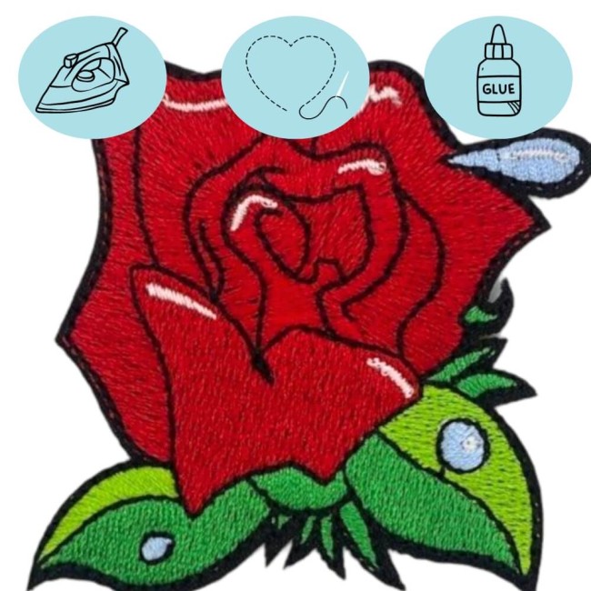 détail de la broderie du patch rose rouge