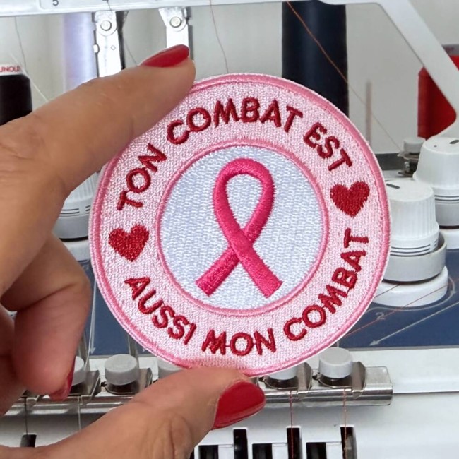 Patch brodé “Ton combat est aussi mon combat” dans mon atelier de broderie