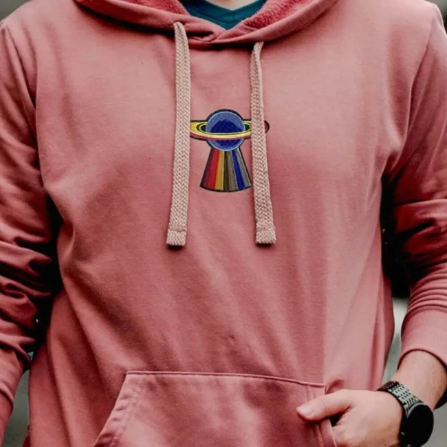 Hoodie personnalisé avec le patch planète à anneaux Patch espace brodé thermocollant sur un hoodie