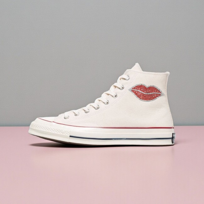 Motif thermocollant bouche en strass Patch bouche rouge sur des baskets