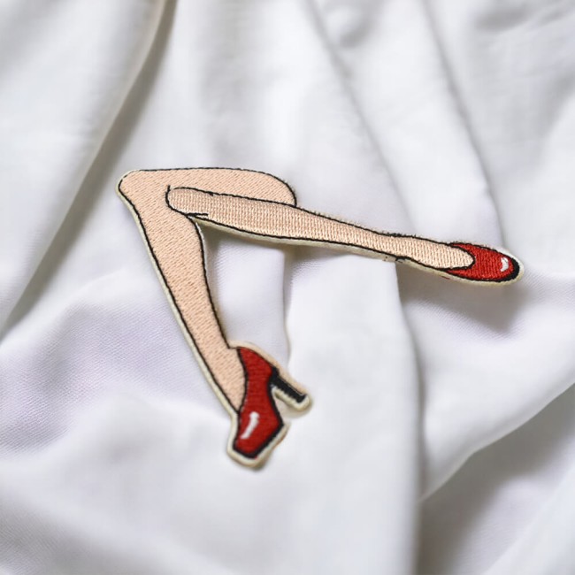 Motif thermocollant jambes et escarpins rouges