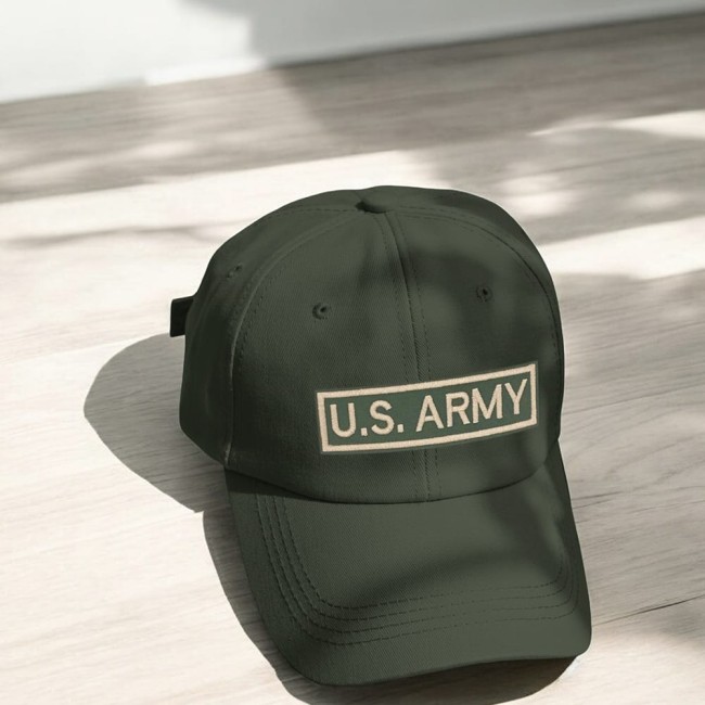 Patch US ARMY beige et kaki appliqué sur une casquette militaire
