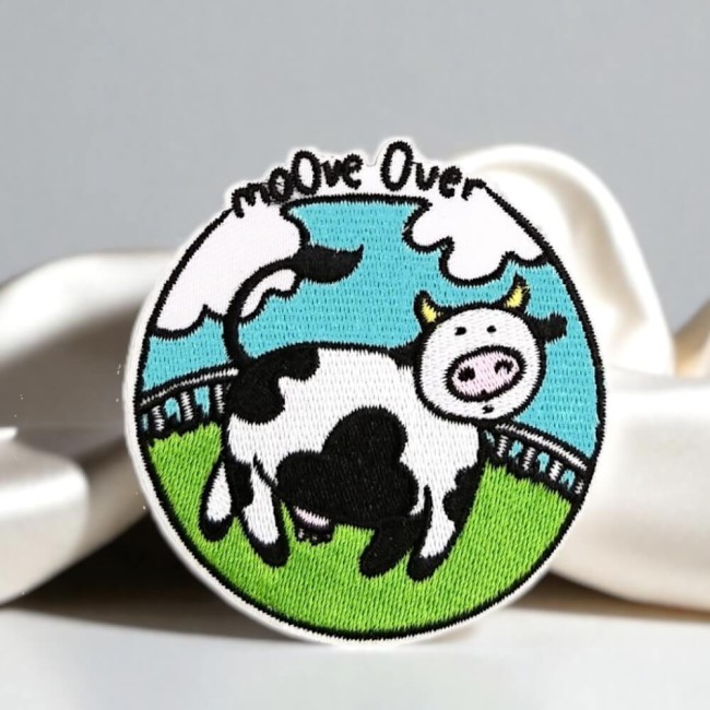 Patch brodé thermocollant vache rigolote 