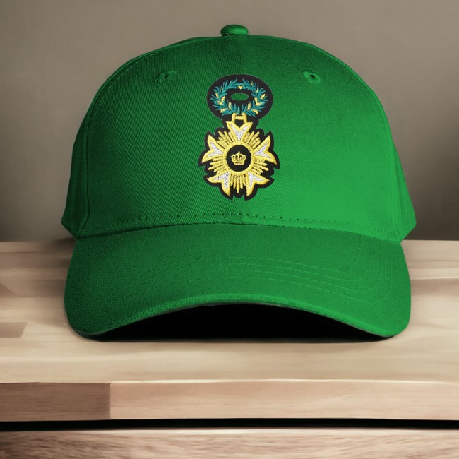 patch doré style médaille sur casquette verte
